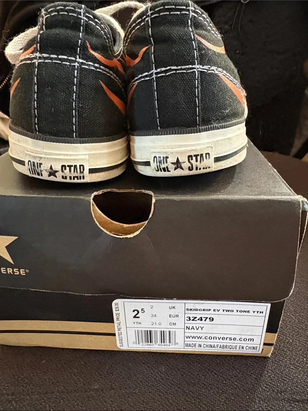 Converse youth size